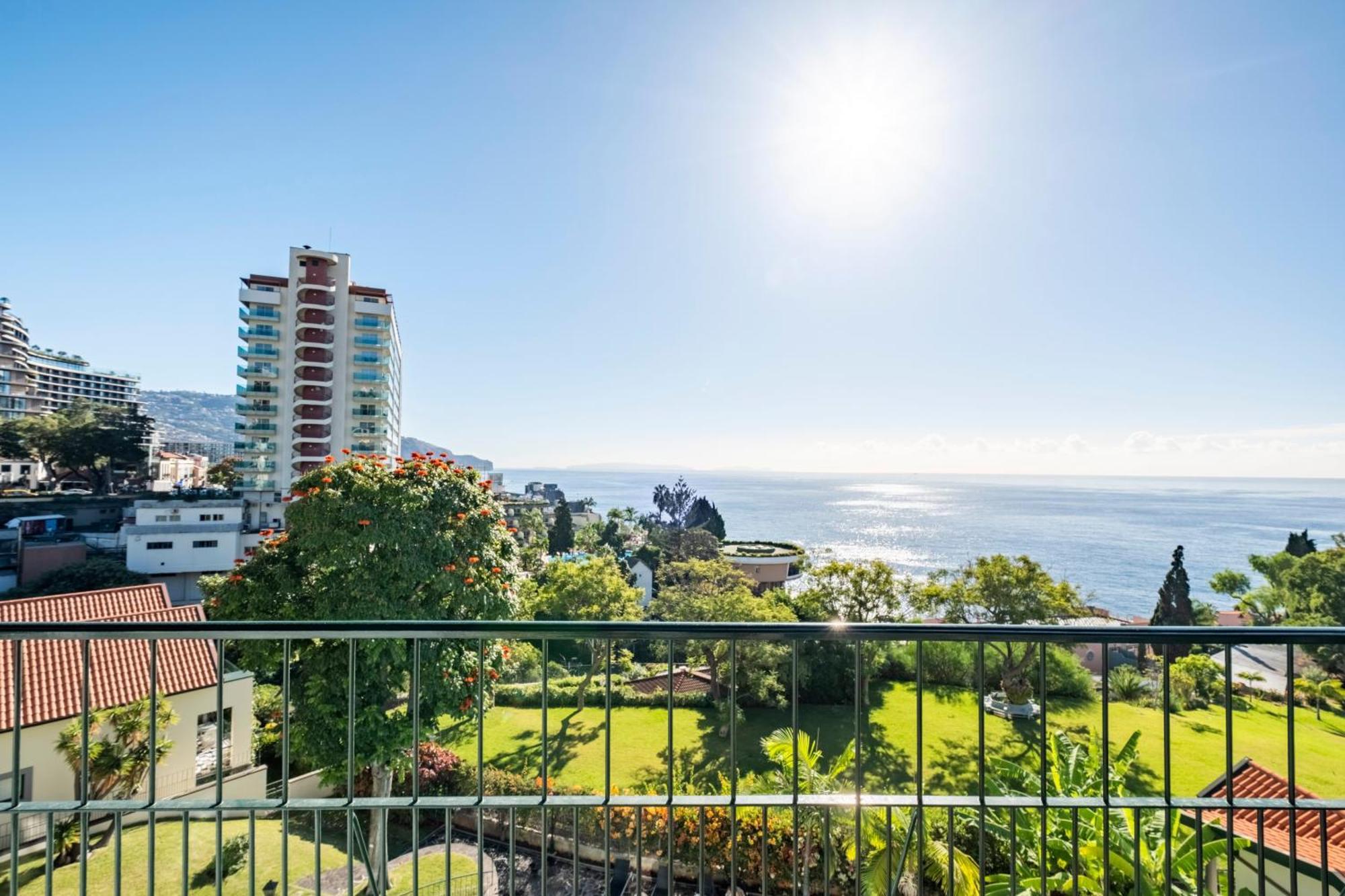 Luxury Oceanfront At Reid'S Gardens Apartment Funchal  Exterior photo